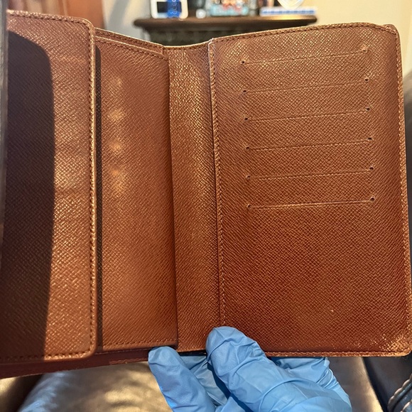 Louis Vuitton Mono Snap Leather Wallet - Picture 11 of 16
